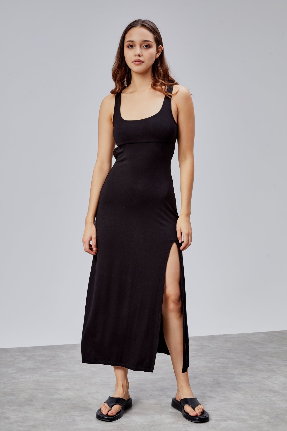 Sırt Dekolteli Yırtmaçlı Viskon Midi Elbise