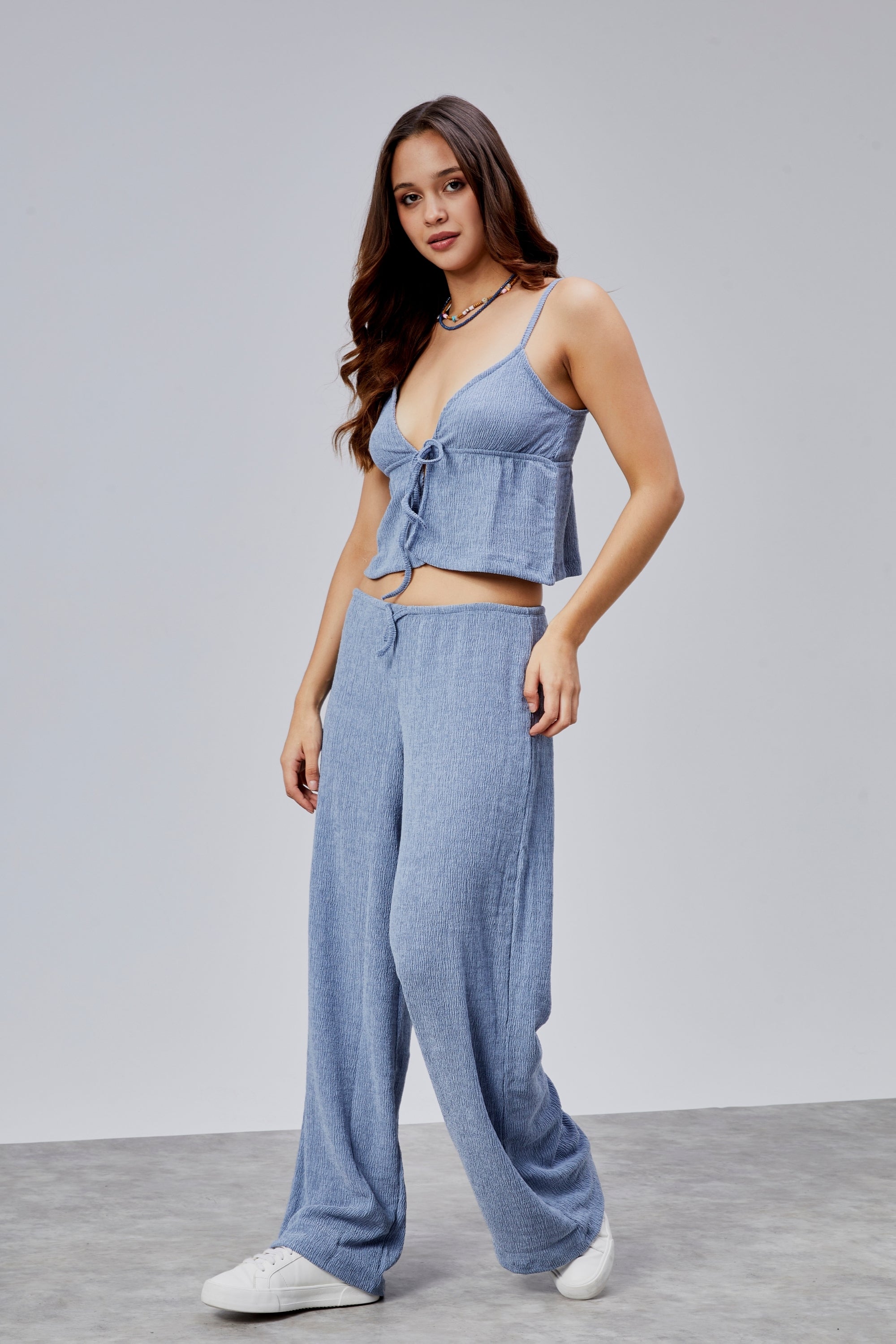 Önden Bağlamalı Crop Top & Bol Paça Dokulu Pantolon Takım