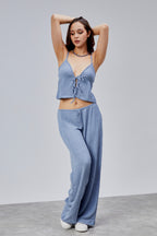 Önden Bağlamalı Crop Top & Bol Paça Dokulu Pantolon Takım