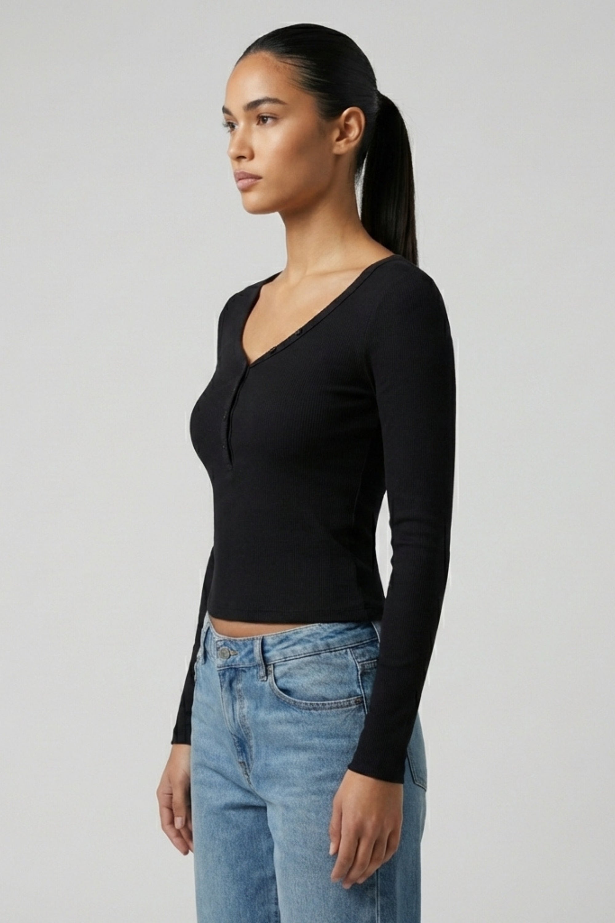 V Yaka düğmeli Uzun Kollu Kaşkorse T-Shirt - Siyah