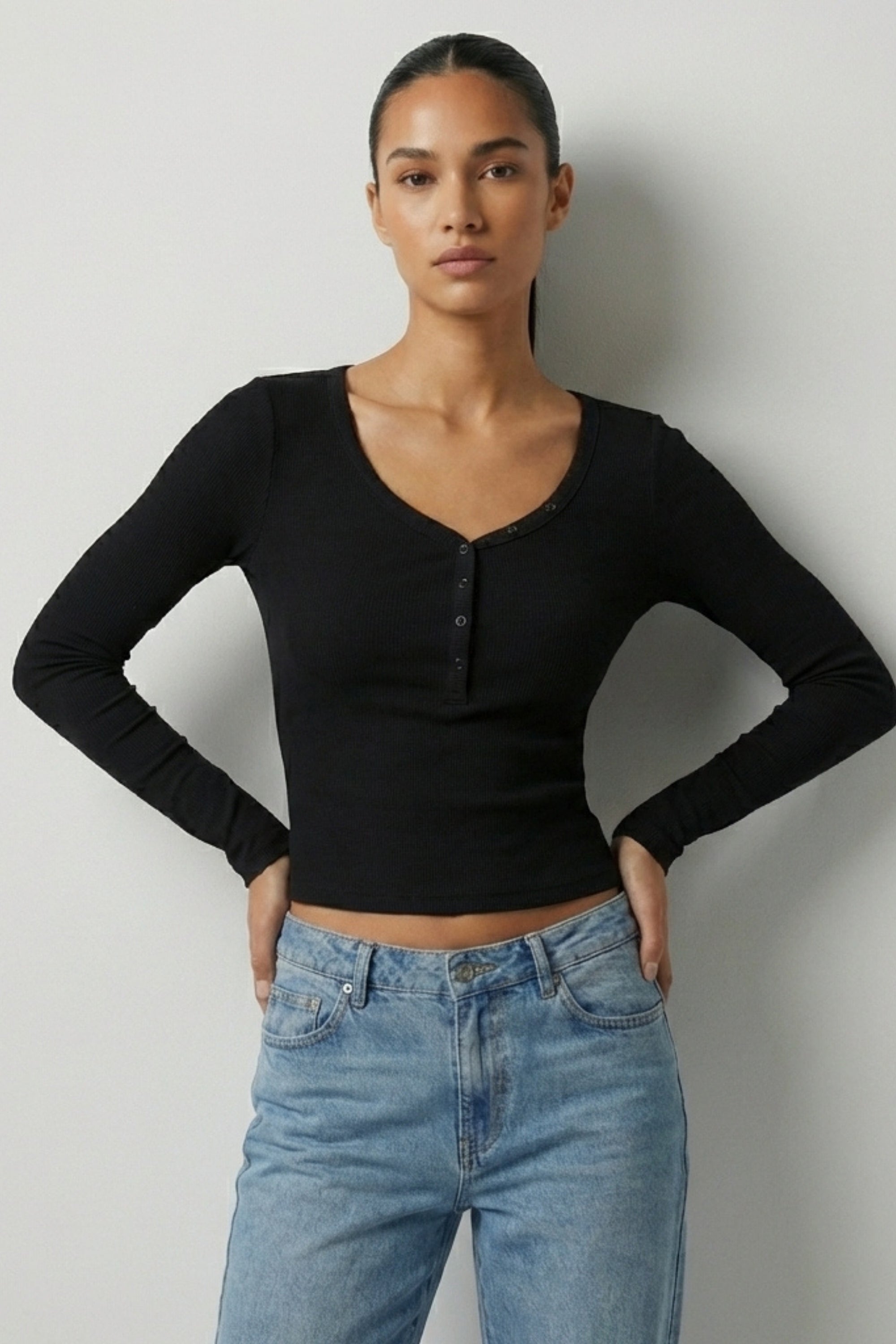 V Yaka düğmeli Uzun Kollu Kaşkorse T-Shirt - Siyah