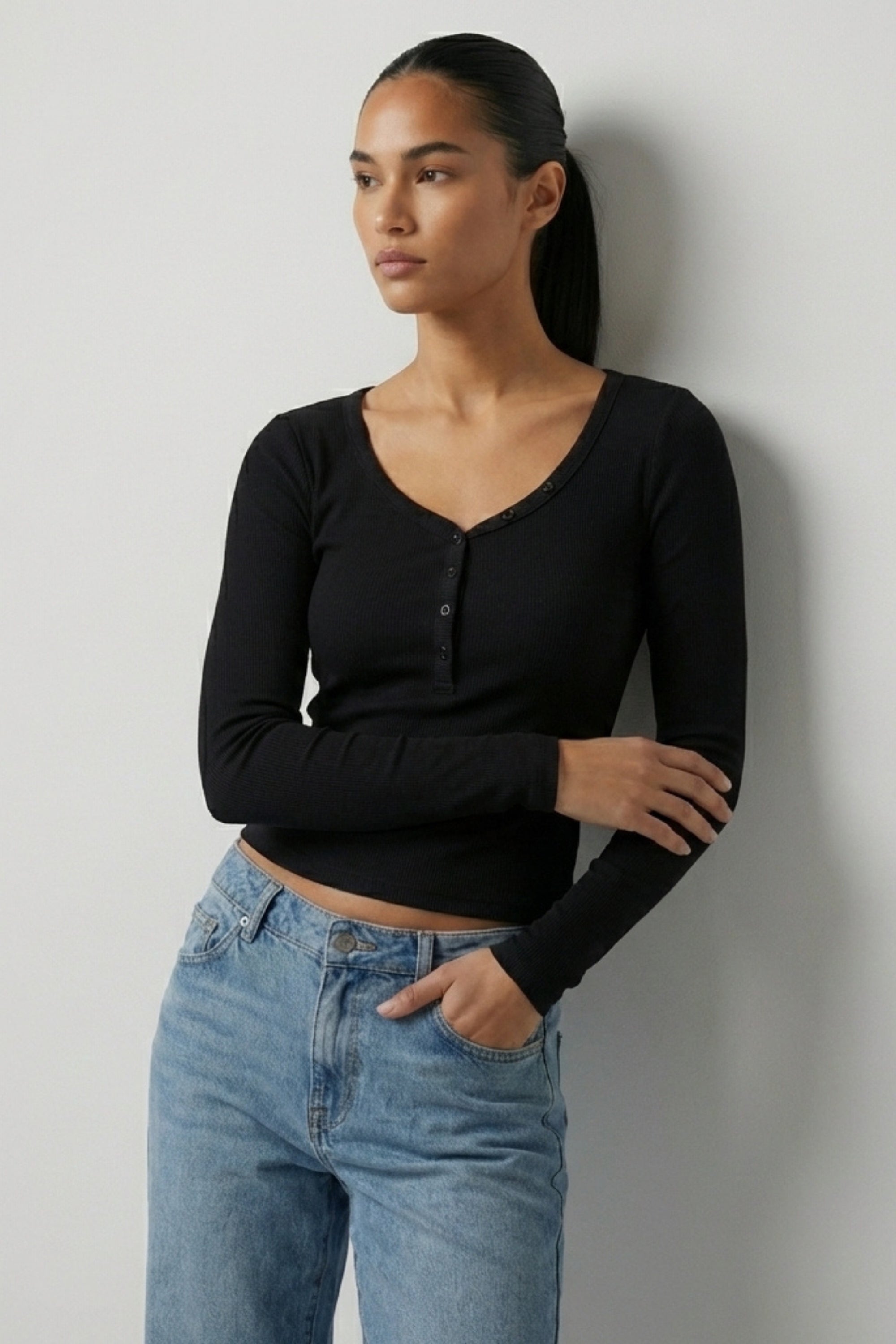 V Yaka düğmeli Uzun Kollu Kaşkorse T-Shirt - Siyah