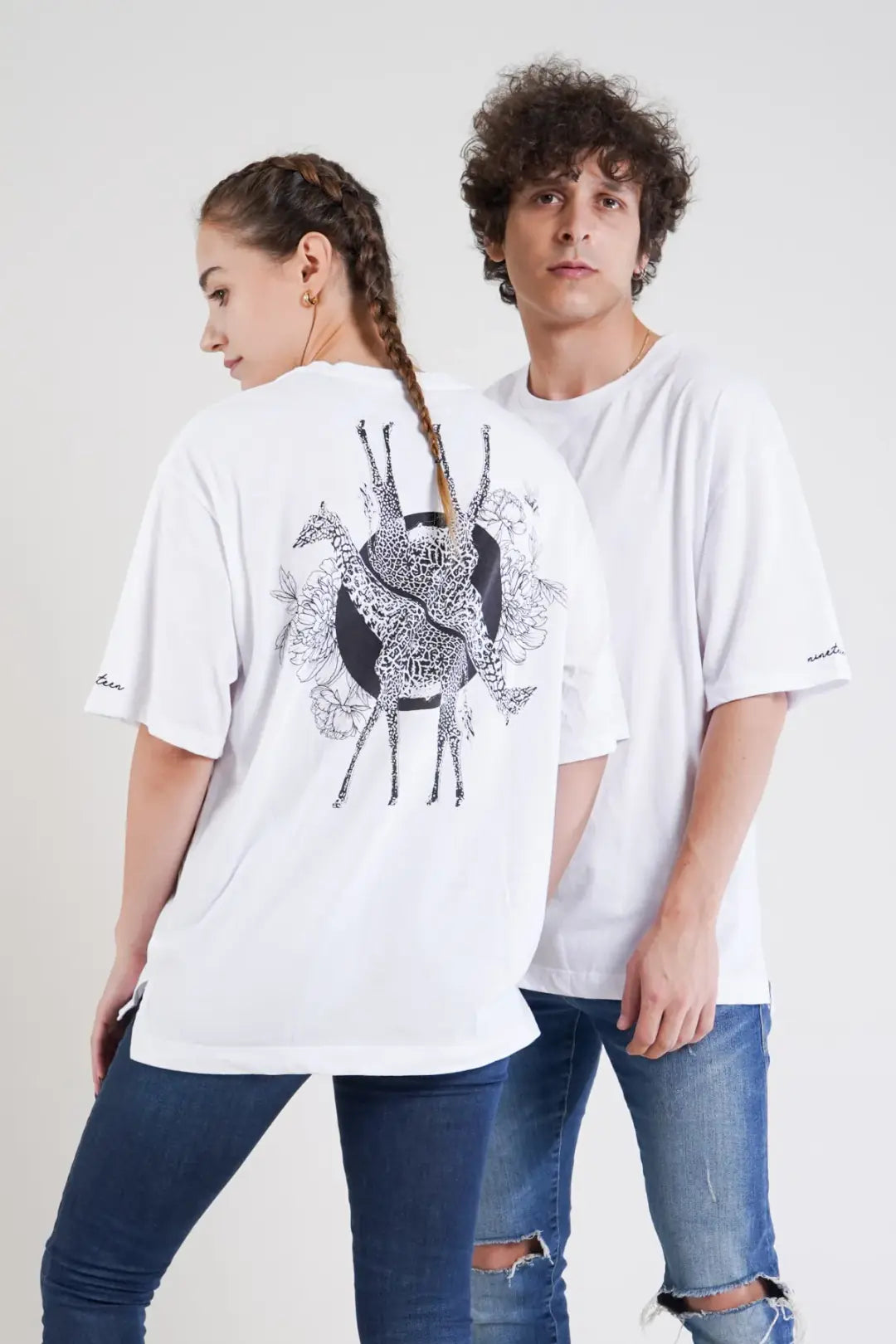 Zürafa Desen Baskılı Oversize T-Shirt - Beyaz