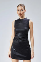 Deri Görünümlü Kolsuz Büzgü Detaylı Mini Elbise