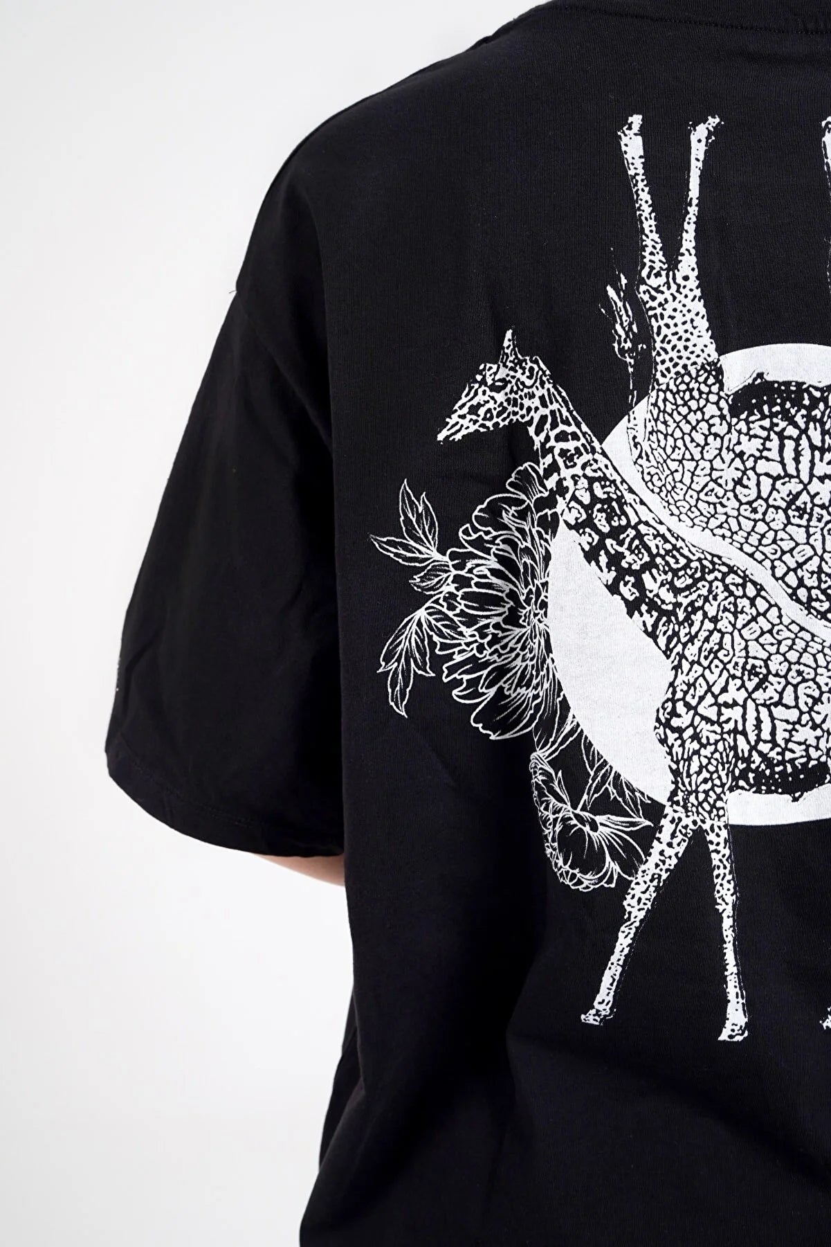 Zürafa Desen Baskılı Oversize T-Shirt - Siyah