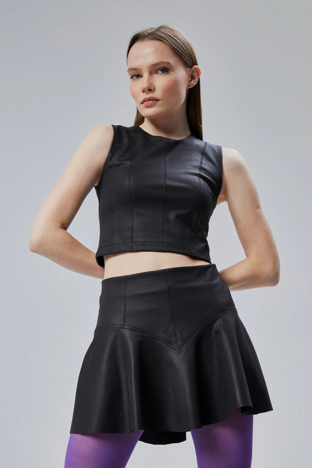 Deri Görünümlü Crop Bluz & Yüksek Bel Mini Etek Takım