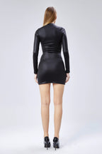 Deri Görünümlü Büzgü Detaylı Uzun Kollu Mini Elbise