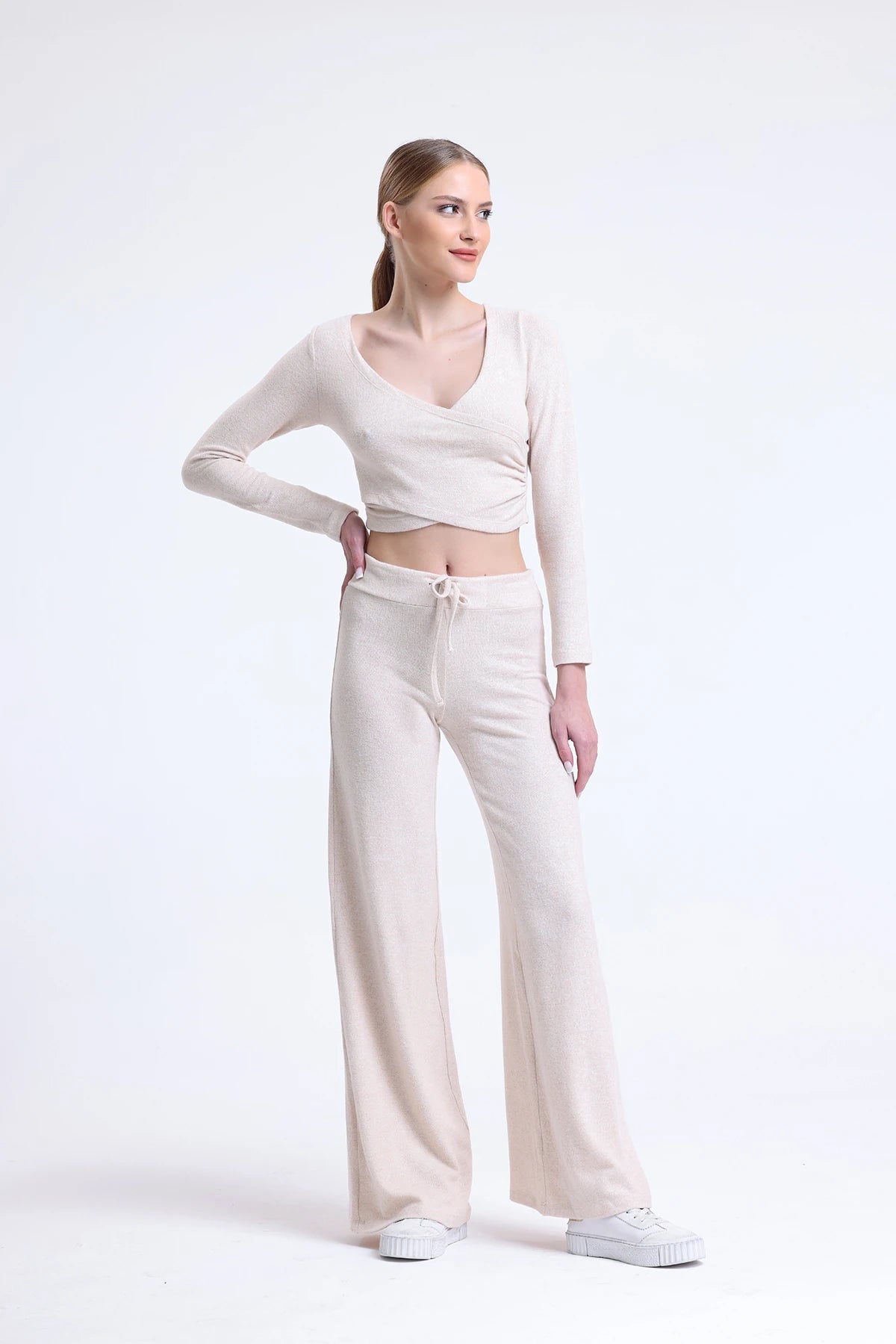 Uzun Kollu V Yaka Detaylı Crop Bluz