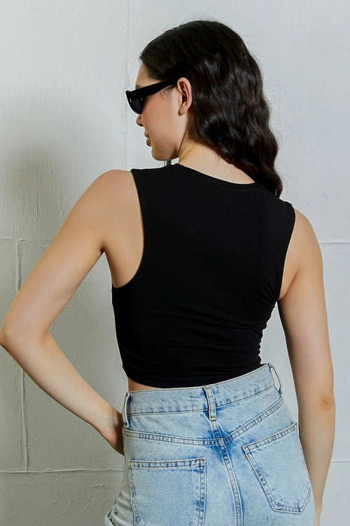 Lazer Kesim Dekolteli Cut-Out Crop Top