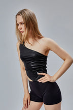 Tek Omuz Büzgülü Deri Görünümlü Bluz