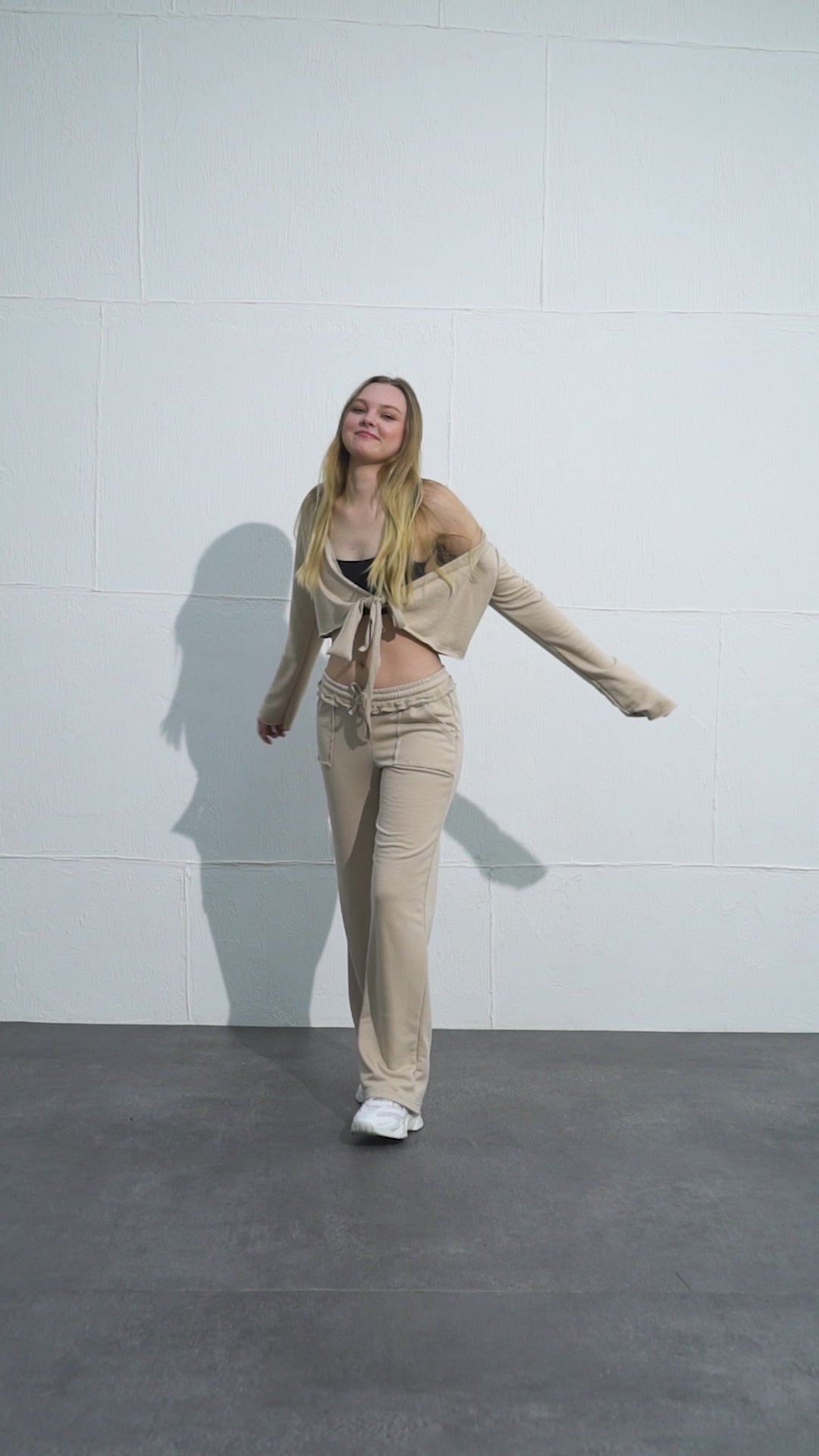 Bağlamalı Crop Kapşonlu Hırka