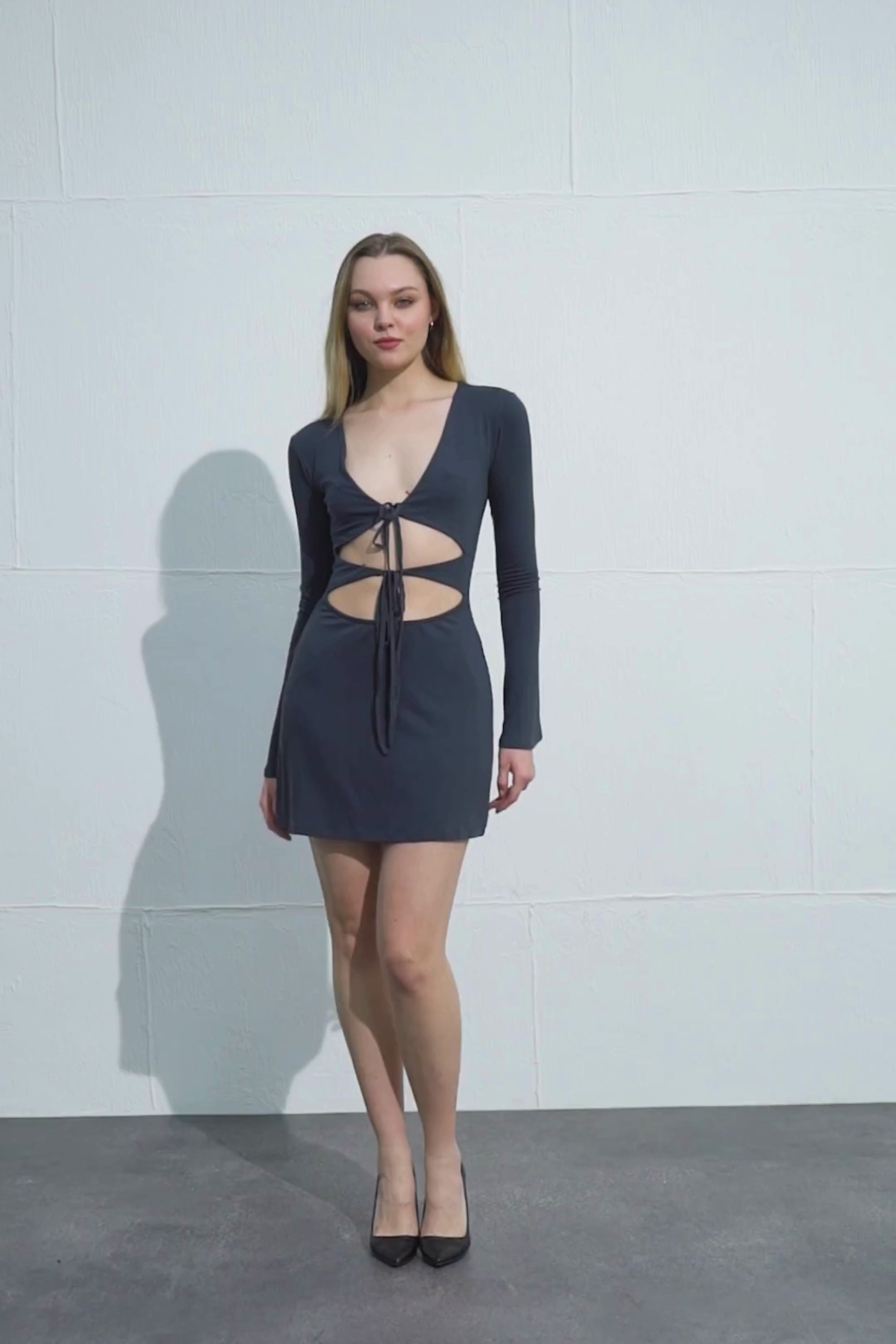 Serena Viskon Pencere Cut-Out Dekolteli Uzun Kollu Mini Elbise - Antrasit